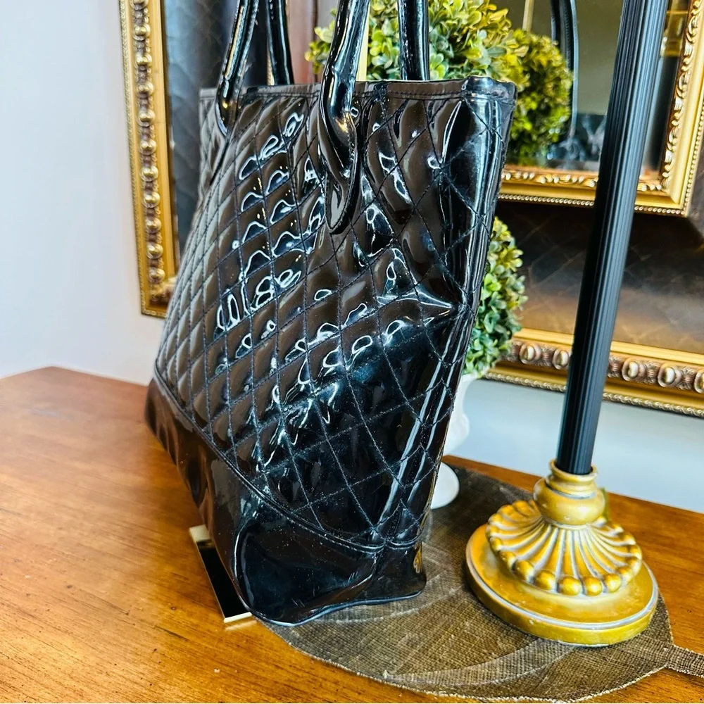 NORDSTROMS QUILTED PATTERN PLEATHER TOTE BAG 12”H - 16”W - 4 1/2”D Great Cond - Picture 9 of 12